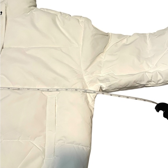 Juicy Couture Cream Puffer Jacket with Vertical Logo - Picture 2 of 4